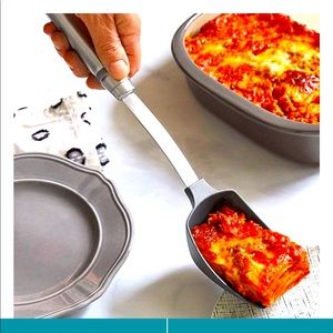 NEW Pampered Chef Scoop and Serve